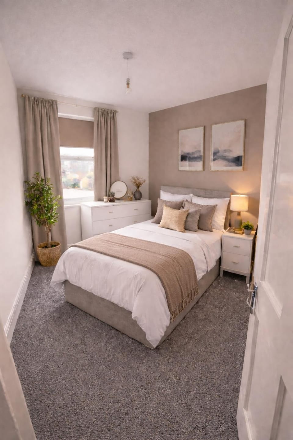 Family, Contractor & Business Stays, 4 Bedrooms, Ample Parking, Near Chester Apartment in Chester