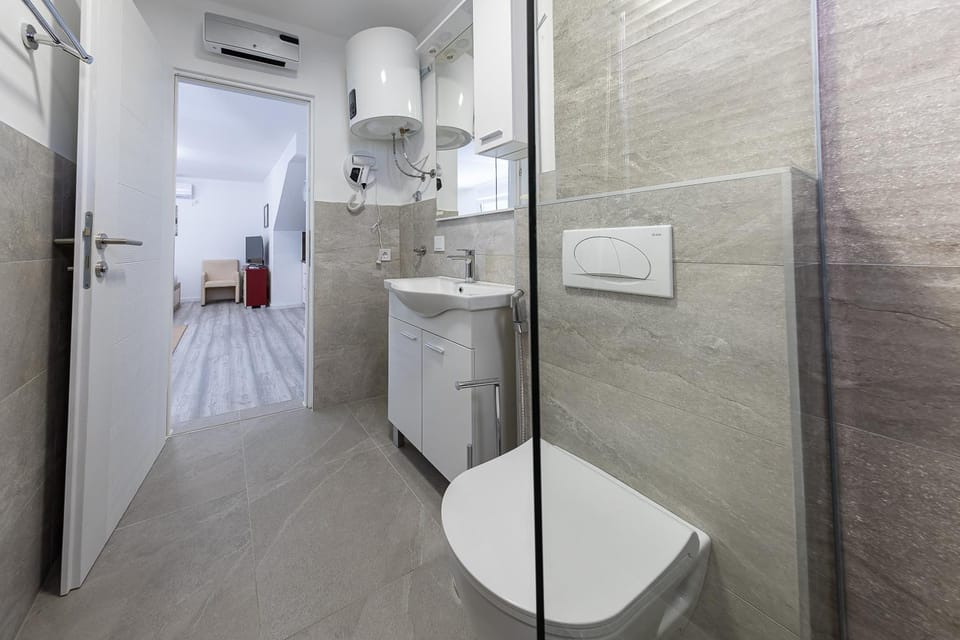 Shower, Toilet, Bathroom