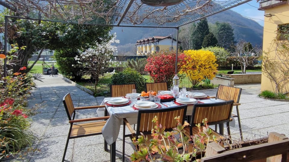 Property building, Garden, Dining area