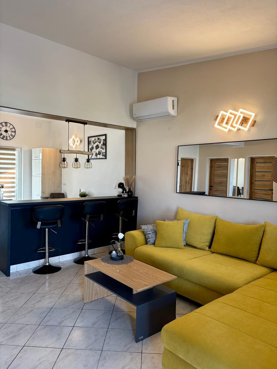 Kitchen or kitchenette, Living room, Seating area