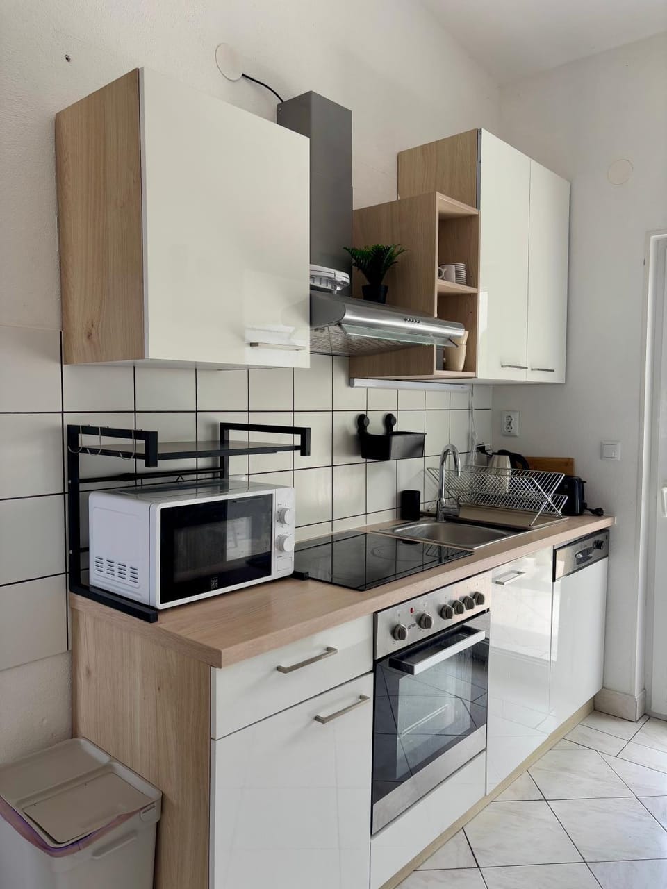 Kitchen or kitchenette, dishwasher, minibar, oven, stove, toaster