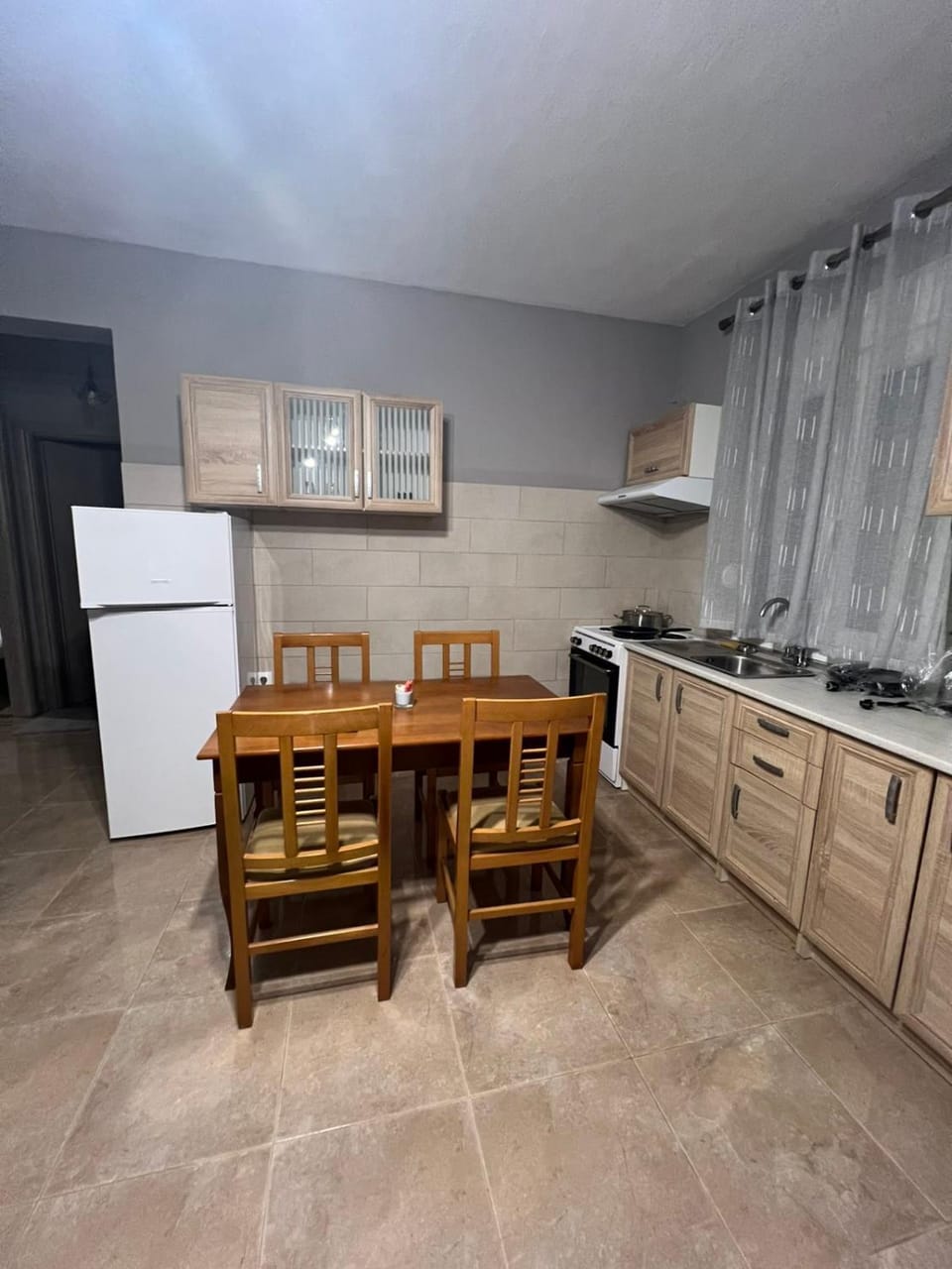 Kitchen or kitchenette, Dining area, oven, stove