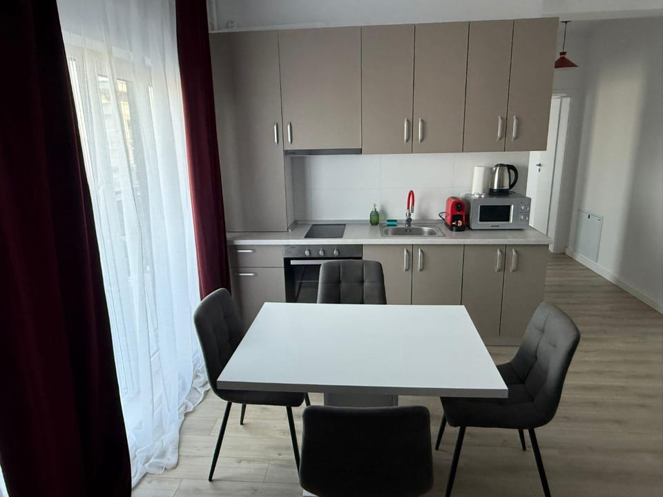 Restaurant/places to eat, kitchen