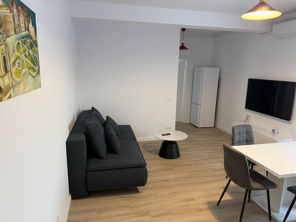 Communal lounge/ TV room, Living room, Dining area