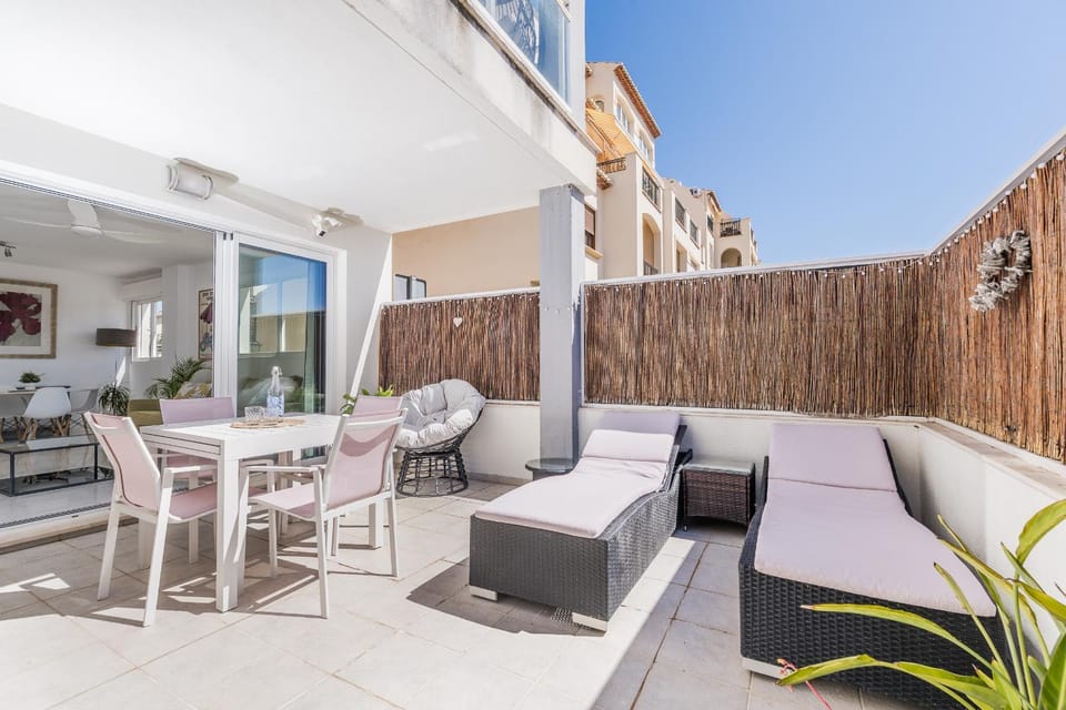 Beautiful Apartment, 350m from the Arenal beach, sleeps 6, private covered parking, 2 outdoor terraces Apartment in Xàbia