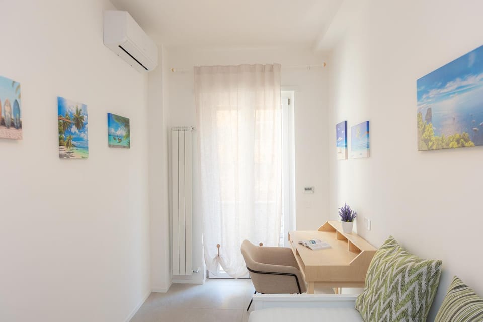 Bedroom, air conditioner