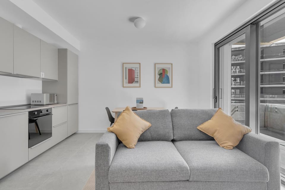 Kitchen or kitchenette, Living room, Seating area, stove