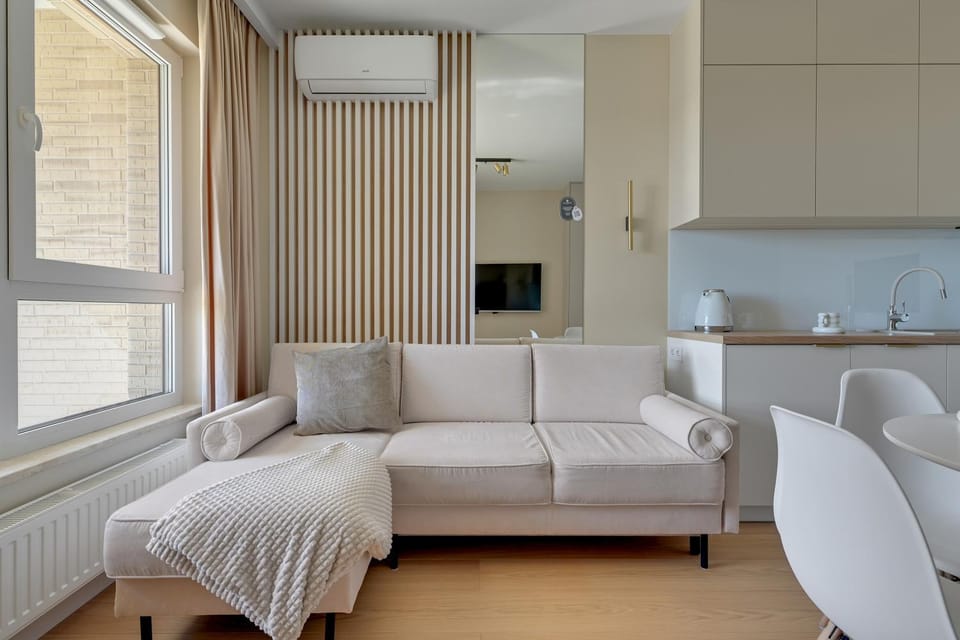 TV and multimedia, Kitchen or kitchenette, Living room, Seating area, Dining area, air conditioner