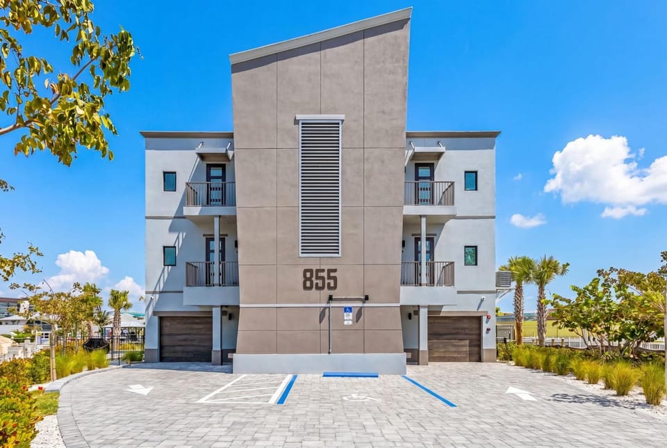 Dual Villas, Lagoon Views, Pools & Beach Steps for Group Fun - Casa Lagoon - Roelens House in Estero Island