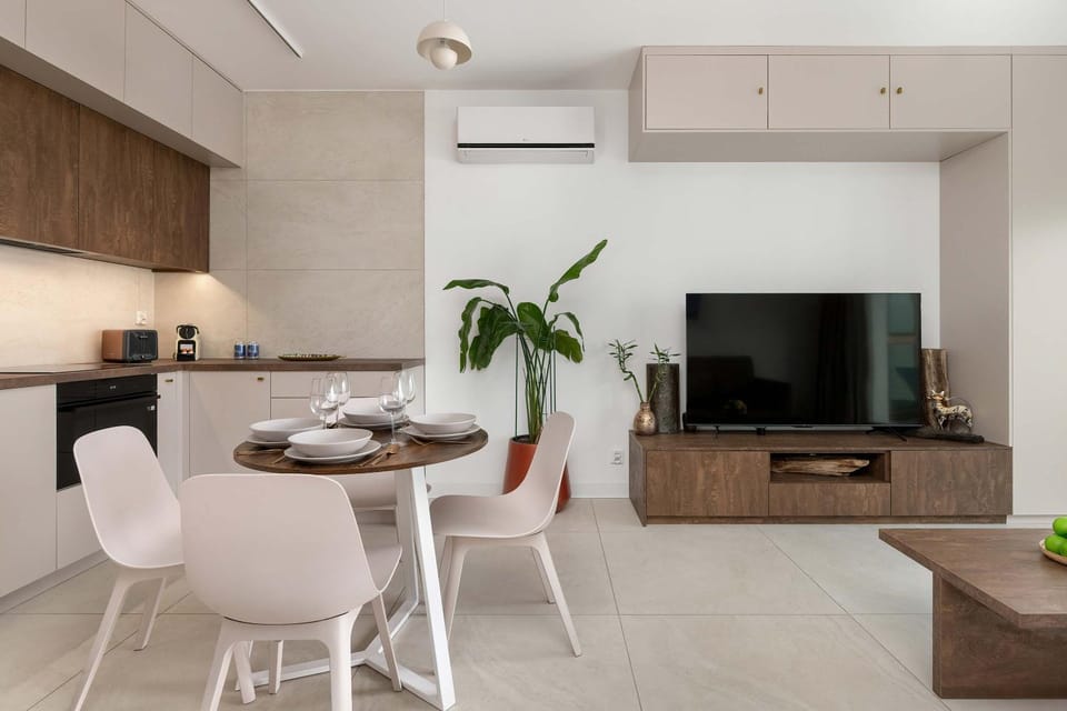 TV and multimedia, Kitchen or kitchenette, Seating area