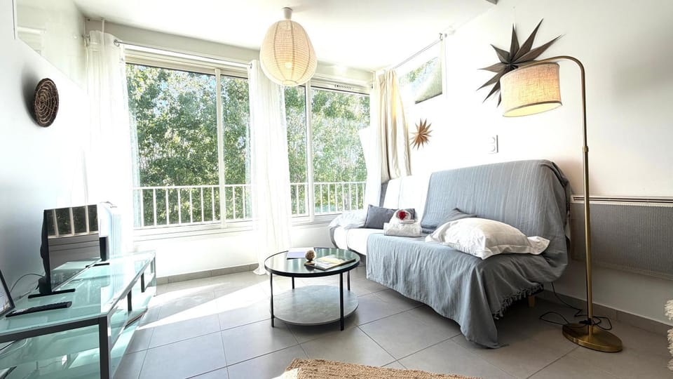 View (from property/room), Balcony/Terrace, Living room, Bedroom