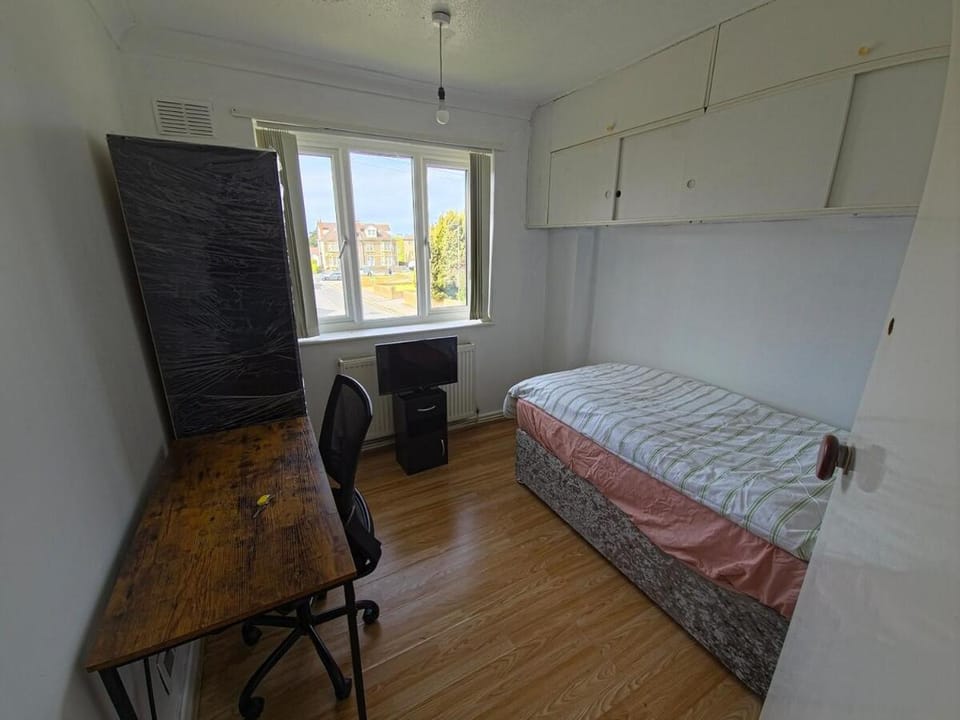 Jusdor Six bed Lovely Home in Filton Apartment in Bristol