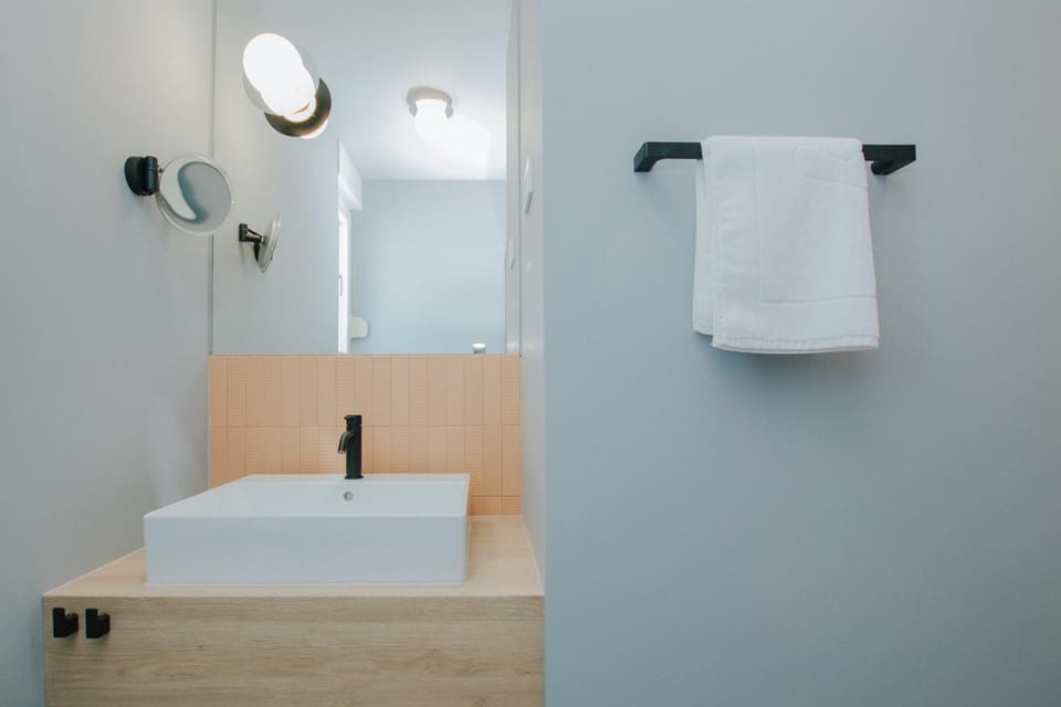 Bathroom, towels