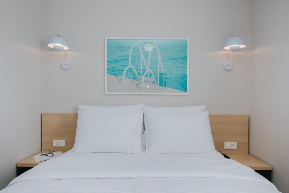 Bed, Photo of the whole room, Decorative detail, Bedroom