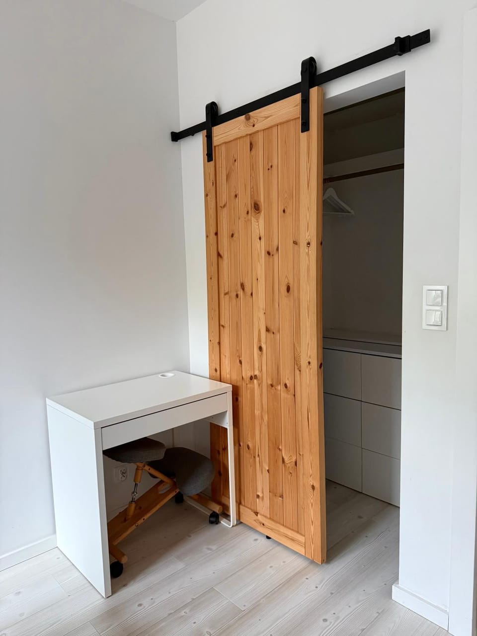 wardrobe