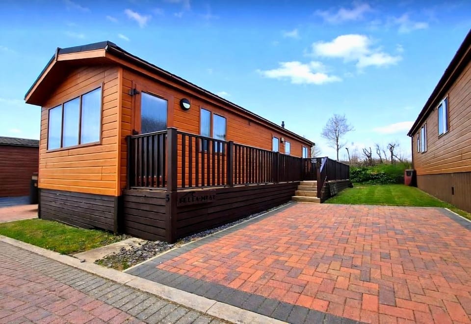 Property building, Garden, Balcony/Terrace, Parking