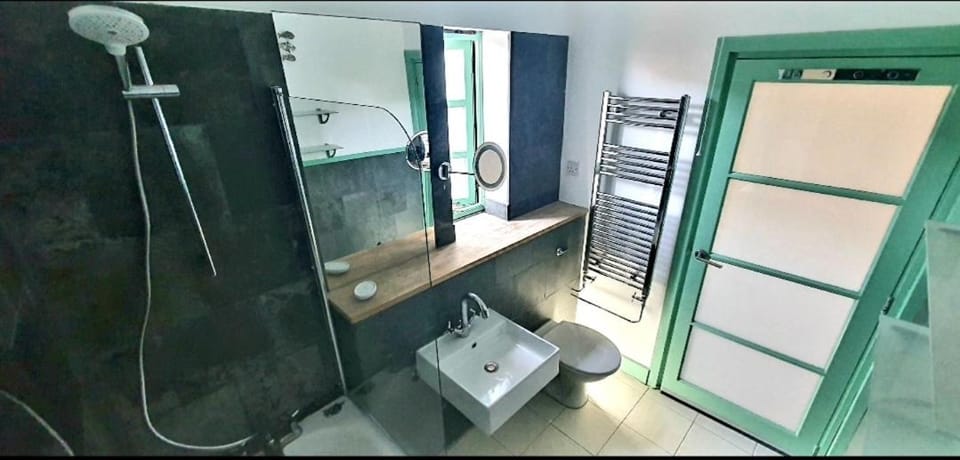 Spacious Sunny House with Roof Terrace - London E5 House in London Borough of Hackney