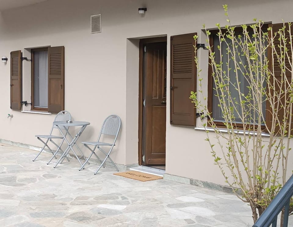 Patio, Day, Balcony/Terrace