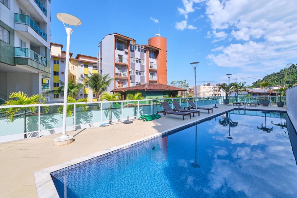 Property building, Day, Pool view, Swimming pool, Swimming pool, sunbed
