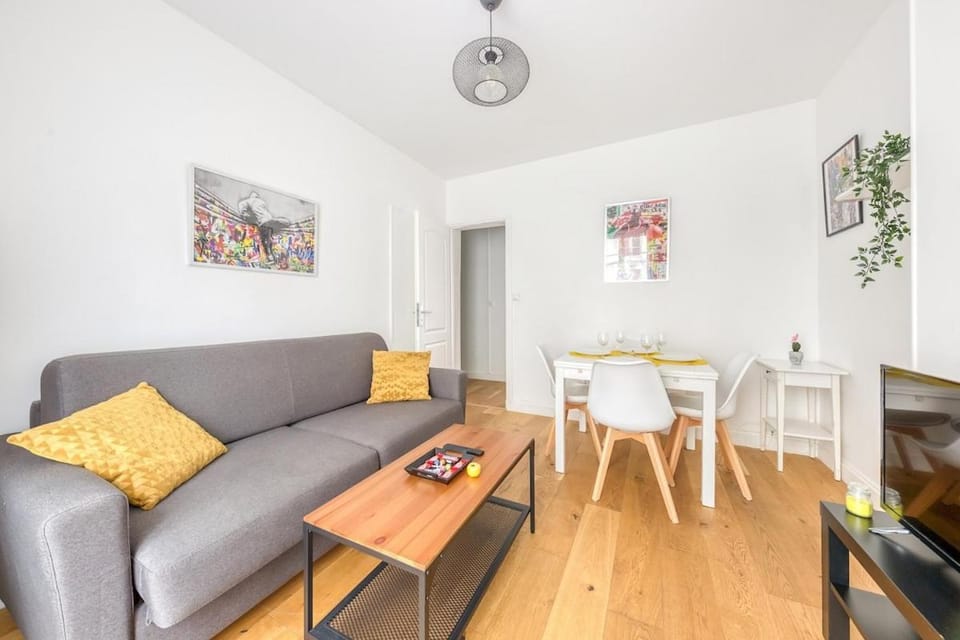 Central and cozy 2 min from Paris Apartment in Clichy