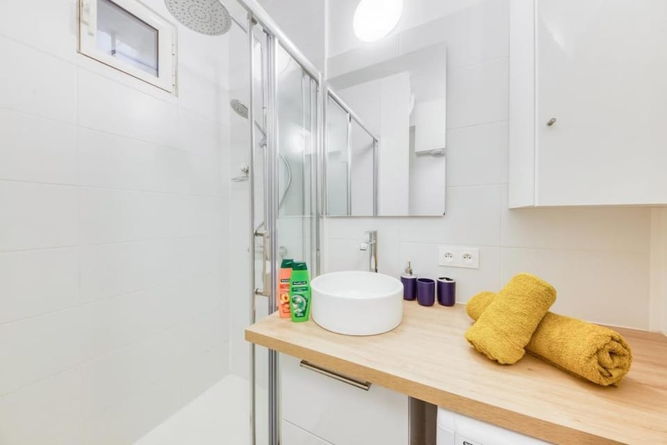 Central and cozy 2 min from Paris Apartment in Clichy