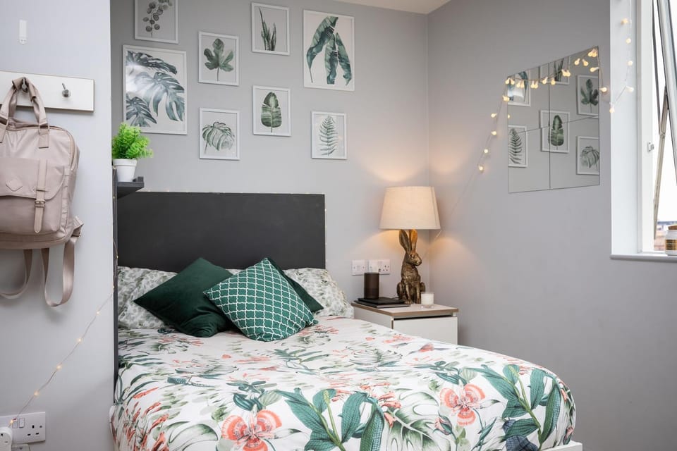 West Wing Apartment in Cardiff