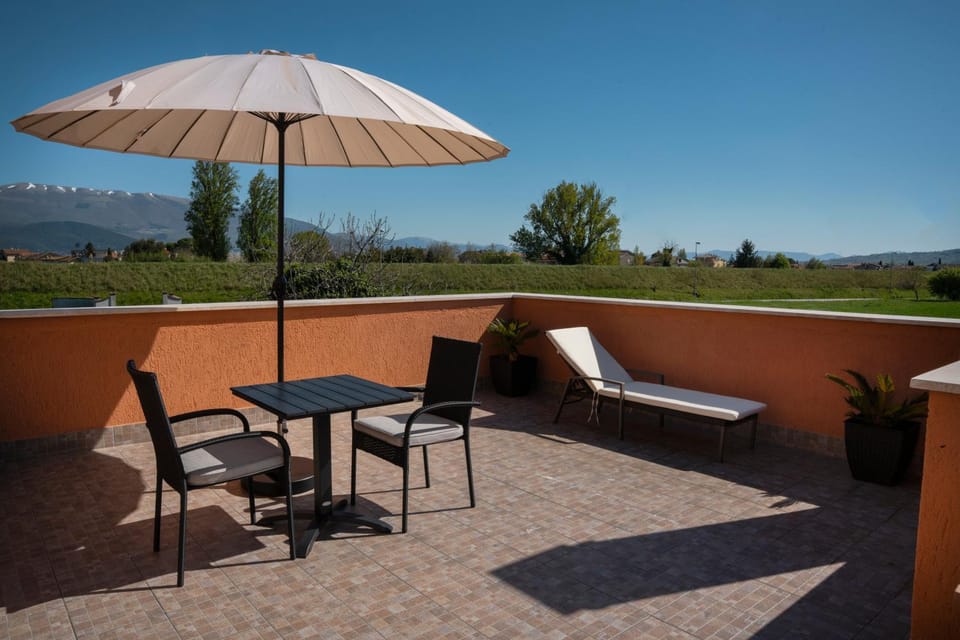 View (from property/room), Balcony/Terrace, Landmark view, sunbed