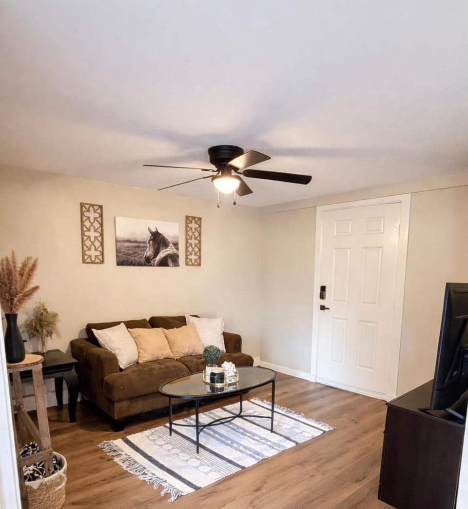 Western Studio Apartment in Harris County