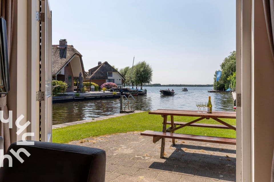 Day, Lake view