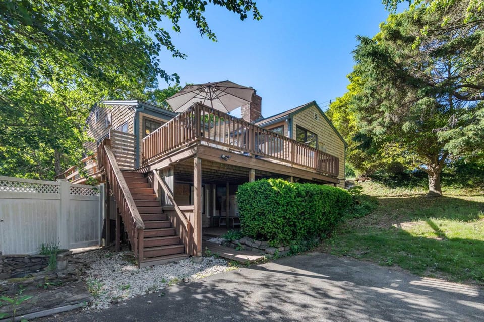 Great location dog friendly Central AC House in Chatham