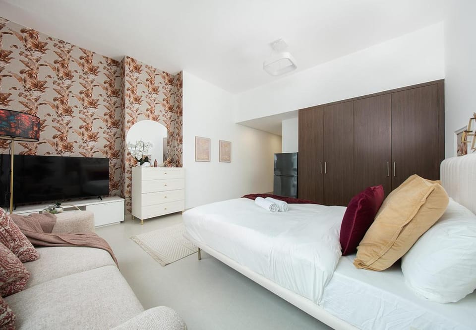 Premium Cozy Waterfront Studio - Blue Bay Walk Ajmal Makan Apartment in Sharjah
