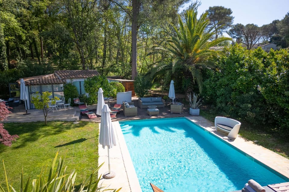 LA CIGALIERE Piscine AirCo Sauna pour 12 By SUNSET House in Roquefort-les-Pins