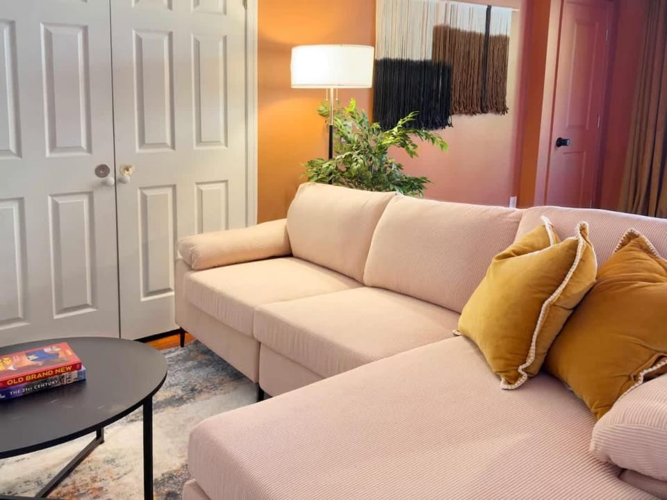King Bed Huge Dining Area Walk Score 99 Loft Apartment in Philadelphia
