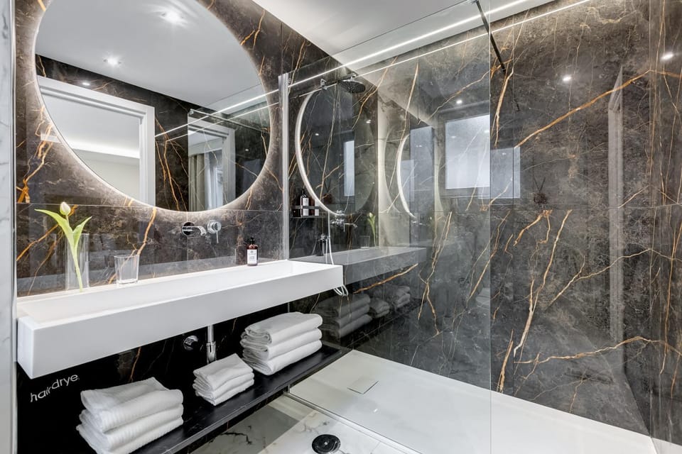 Glam44 Private Suites by Premium Suites Collection Bed and Breakfast in Rome