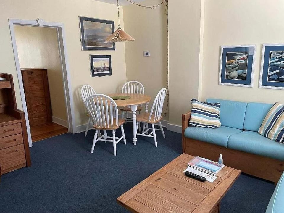 Cozy Apartment Steps from the Beach - The Ethan Apartment in St Joseph