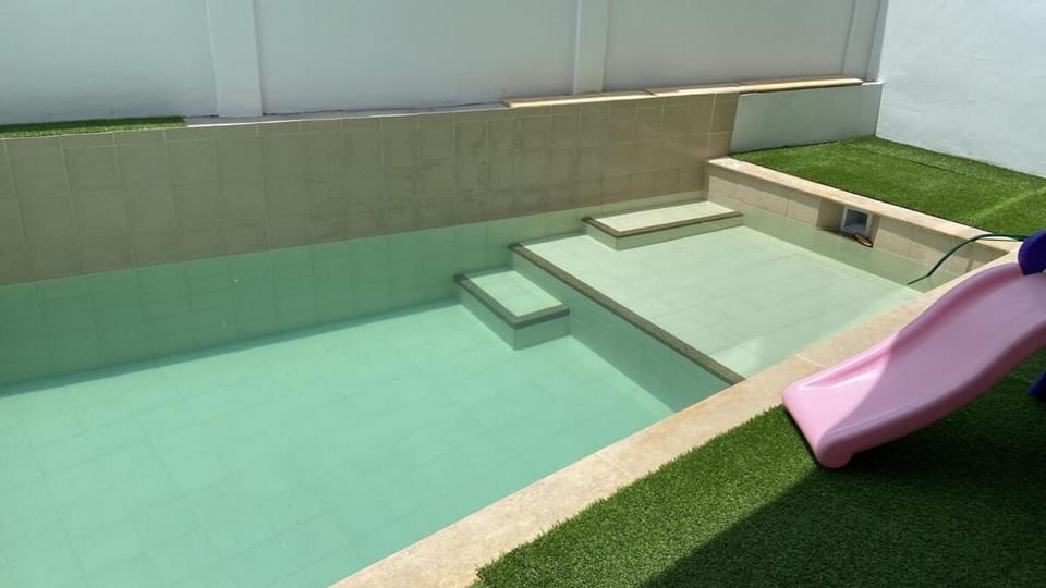 Casa de dos pisos con piscina Villeta House in Villeta