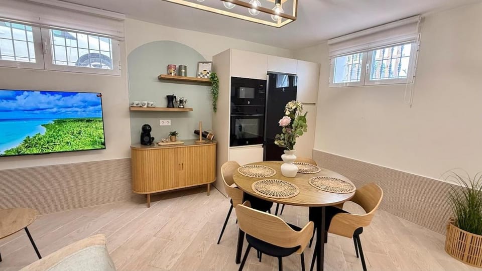 TV and multimedia, Living room, Dining area