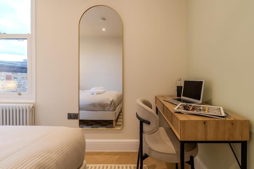 Bedroom, hair dresser