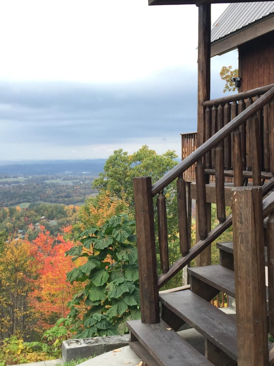 Peekin'Over Pigeon Forge 3 bedroom, 3 bath cabin Cabin in Sevier County