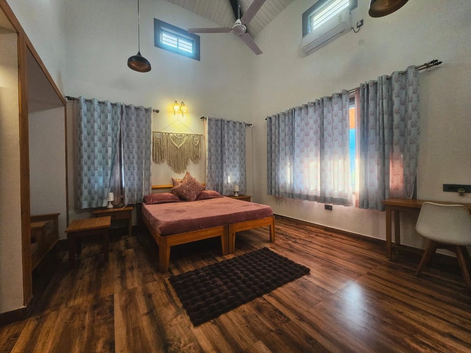 Bed, Bathroom, Photo of the whole room, Bedroom