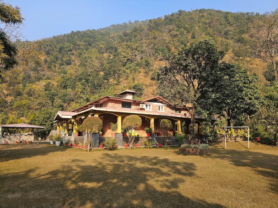 Property building, Spring, Day, Natural landscape, Garden, Garden view, Mountain view