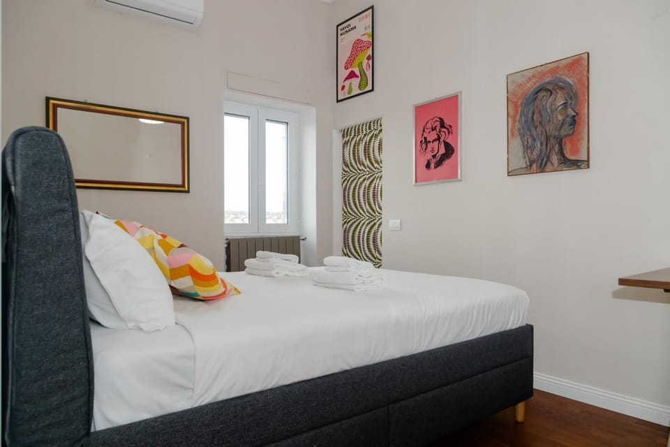 Bed, Photo of the whole room, Bedroom, towels, air conditioner