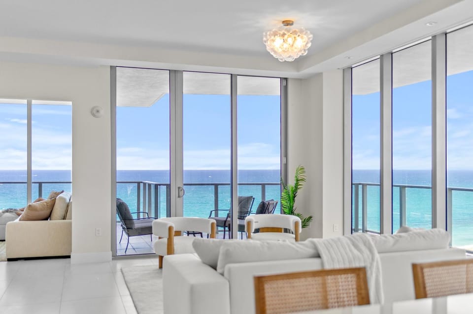 Luxury 2BR Condo in Amrit with ocean view Apartment in Riviera Beach