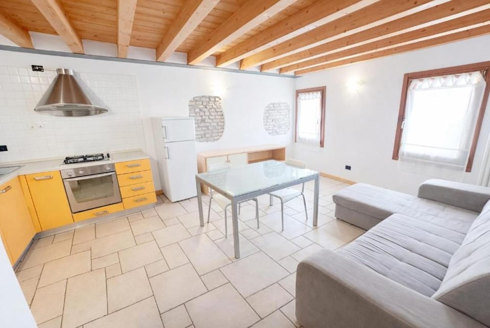 Kitchen or kitchenette, Lunch