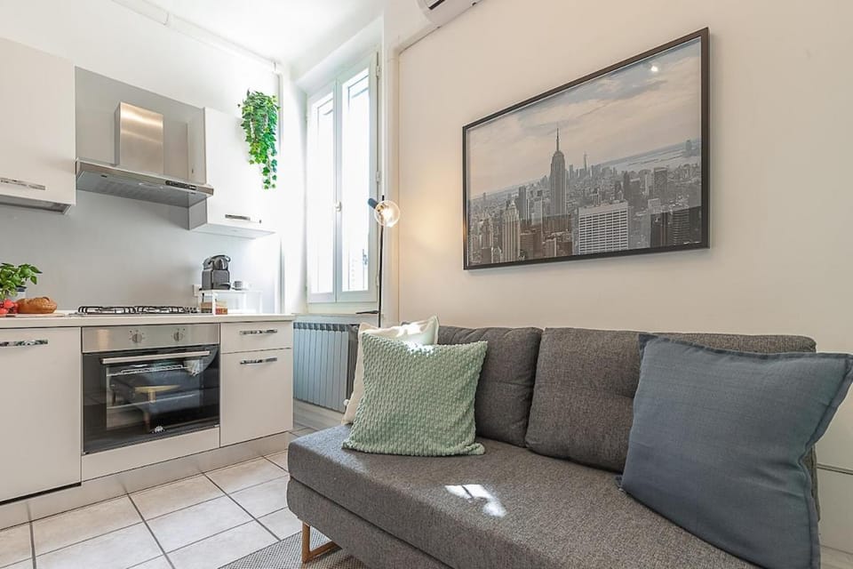 Kitchen or kitchenette, Living room, Seating area, Dining area, oven, pet friendly, stove, air conditioner