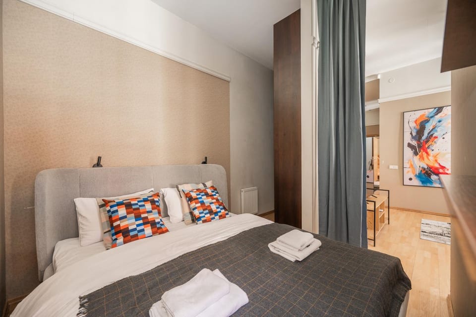 Bed, Bedroom, towels, wardrobe
