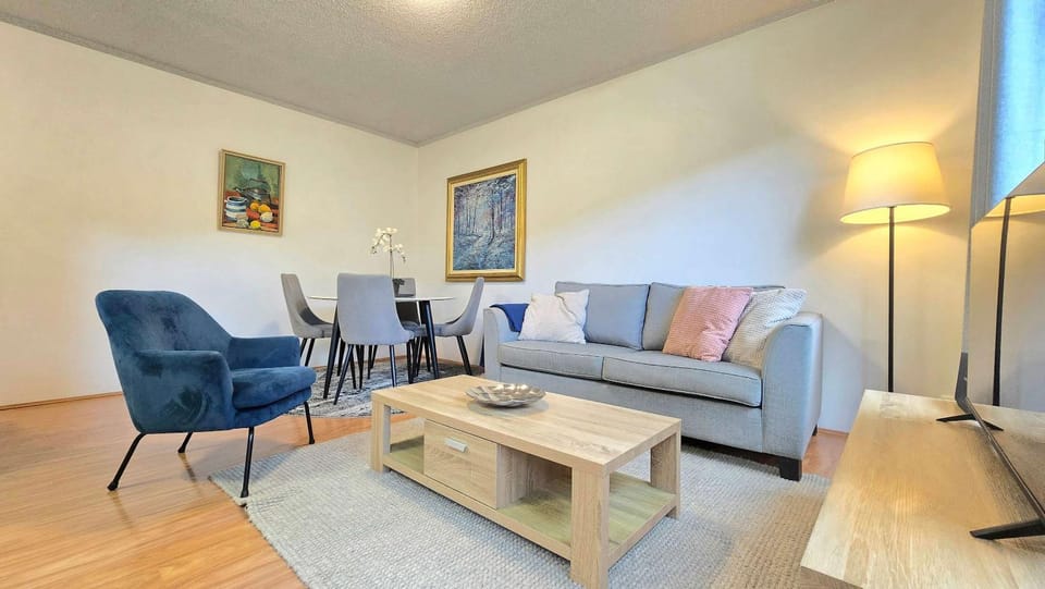 Refined comfort 1 bed Neutral Bay w parking & balcony Apartment in Sydney