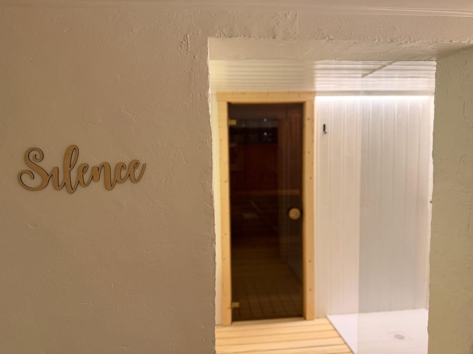 Shower, Sauna