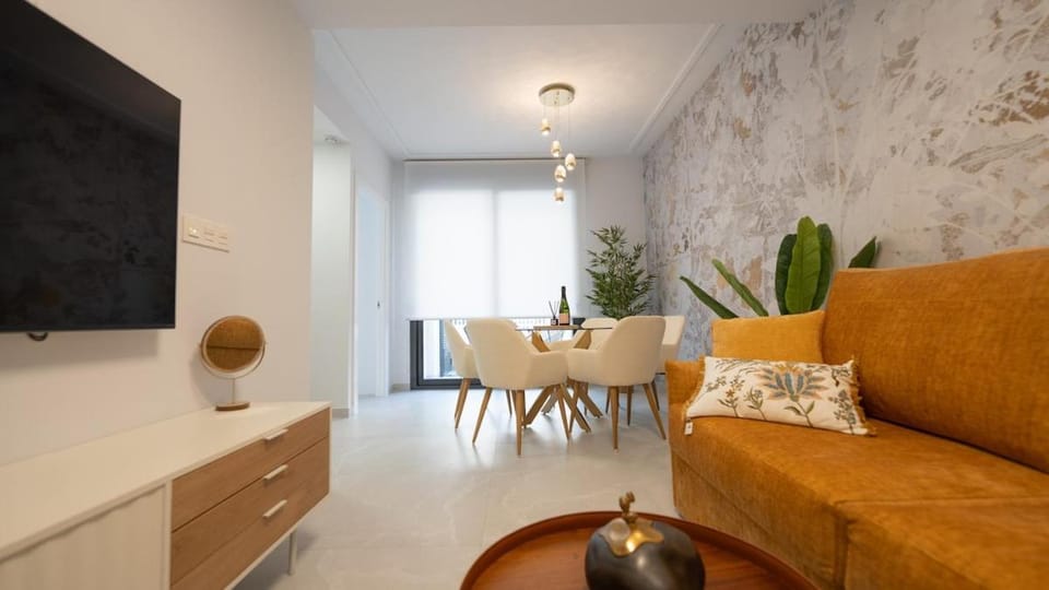 TV and multimedia, Living room, Seating area, Dining area