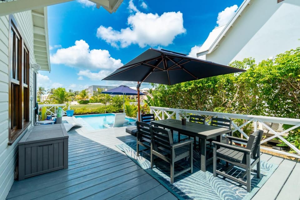 Lukes BZ Dream and Mistico Beach Club plus Boat Shuttle Villa in San Pedro